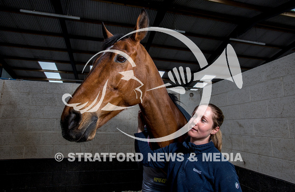 AINTREE RUNNER 9076