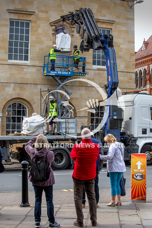 SHAKESPEARE STATUE LIFTED 9894