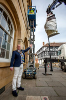 SHAKESPEARE STATUE LIFTED 9872