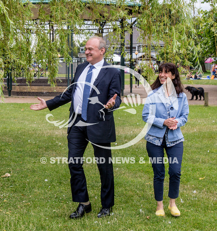 Ed Davey in Stratford 20120727_1074